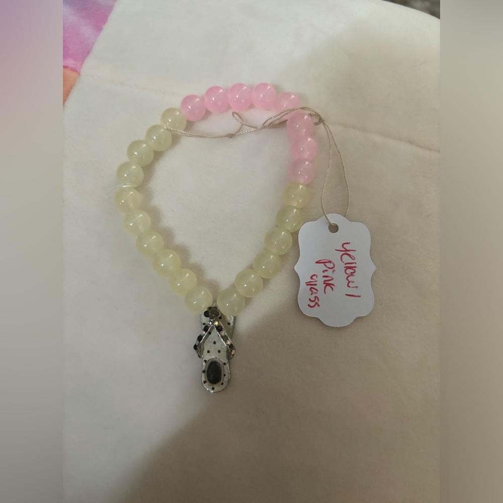 Handmade glass bead bracelet 💗💛🩴